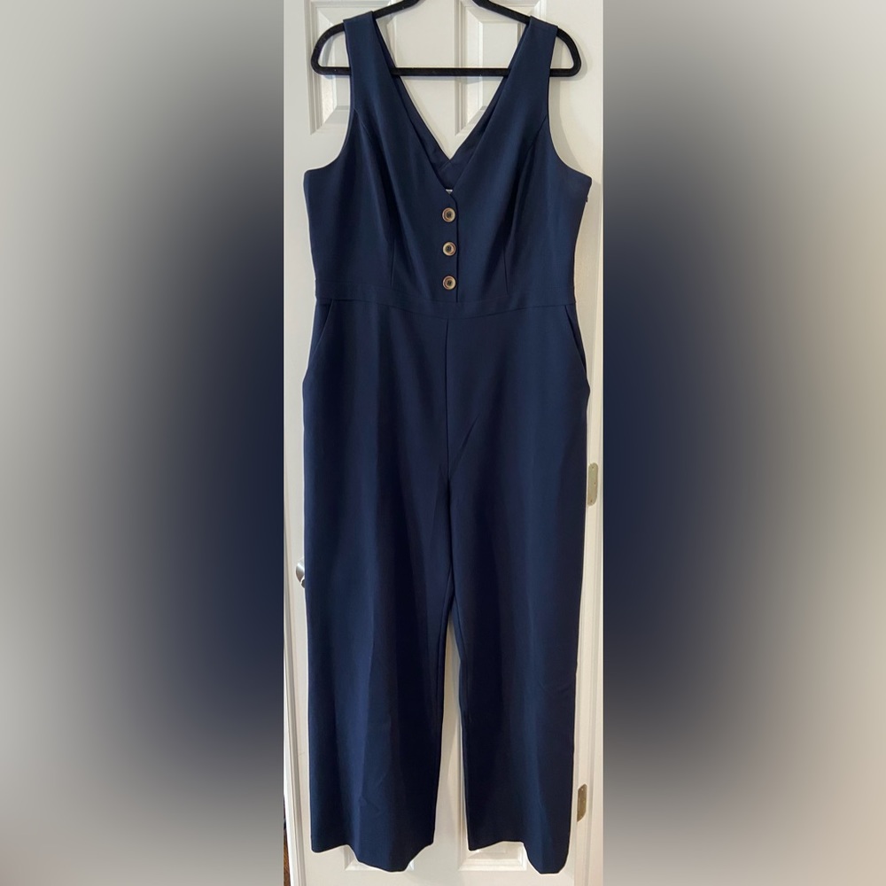 Chelsea28 Navy Sleeveless V-Neck Jumpsuit w/ Pockets - Size 18